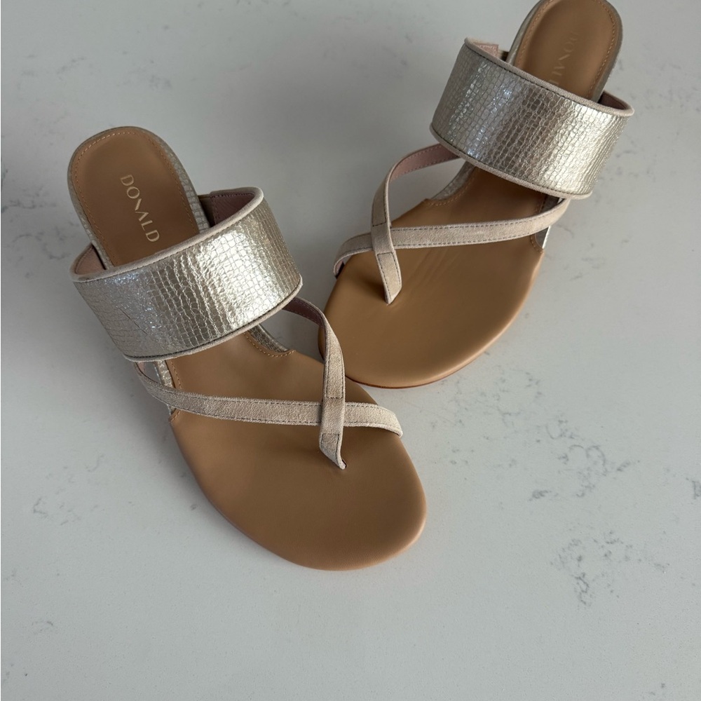 Donald J. Pliner Women's light Gold and Tan Sandals. NEW.